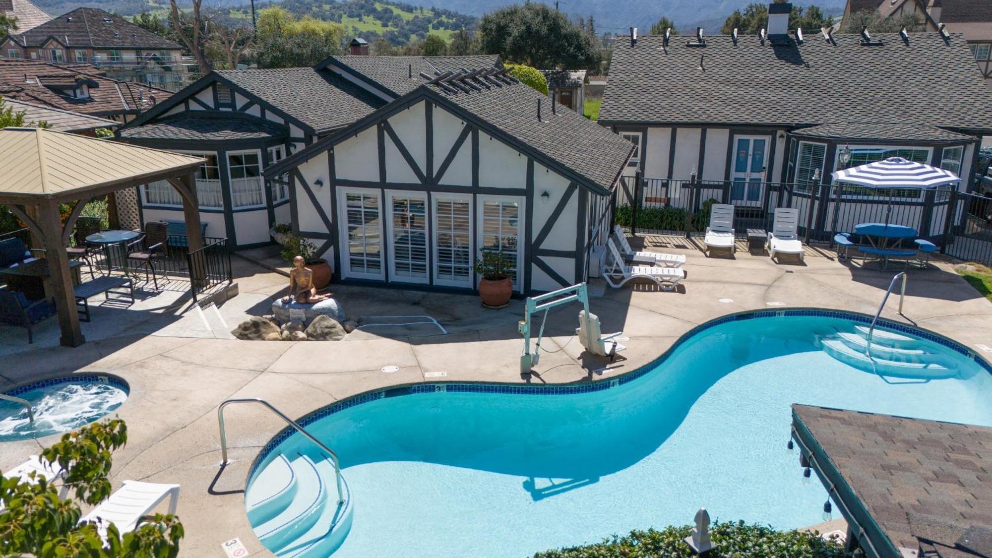 & 2* Solvang